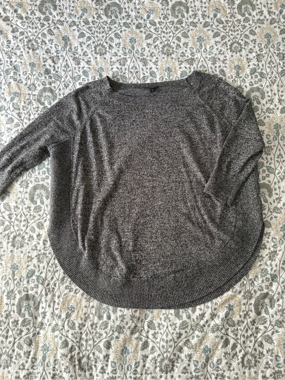 Express Heather Gray Scoop-Hem 3/4 Sleeve Sweater
